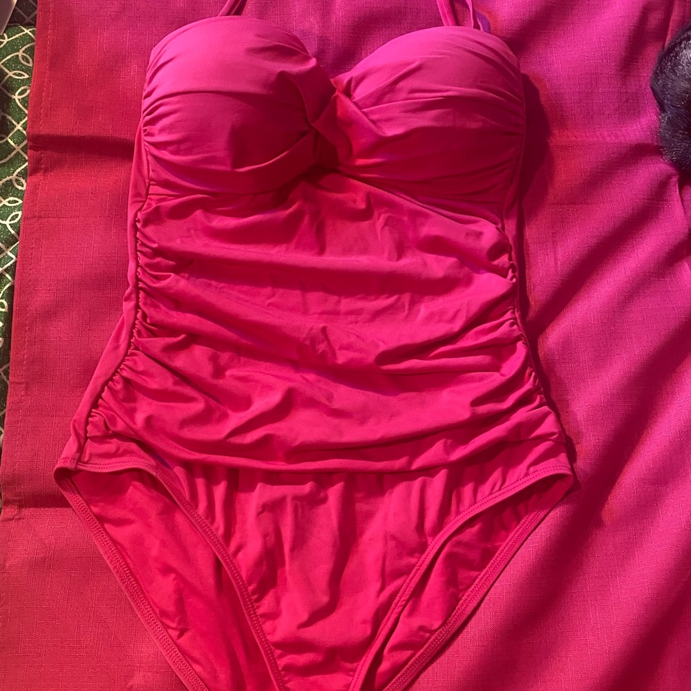 Anne Cole Pink
Twist Front Shirred One Piece Sz. 8